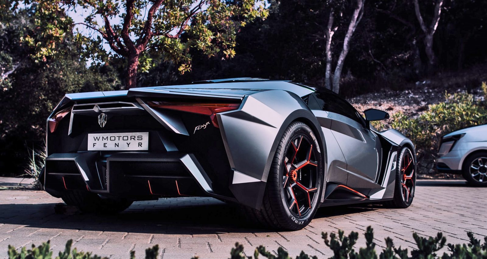Fenyr supersport back